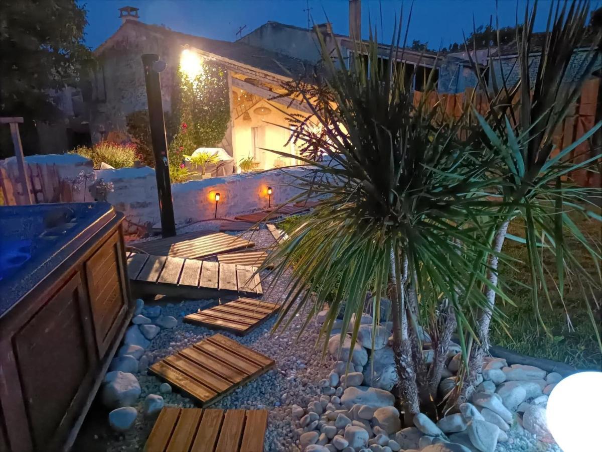 Gite 3 Etoiles Avec Spa, 2 Chambres Le Logis De Pearl Salles-sur-Mer Exteriör bild